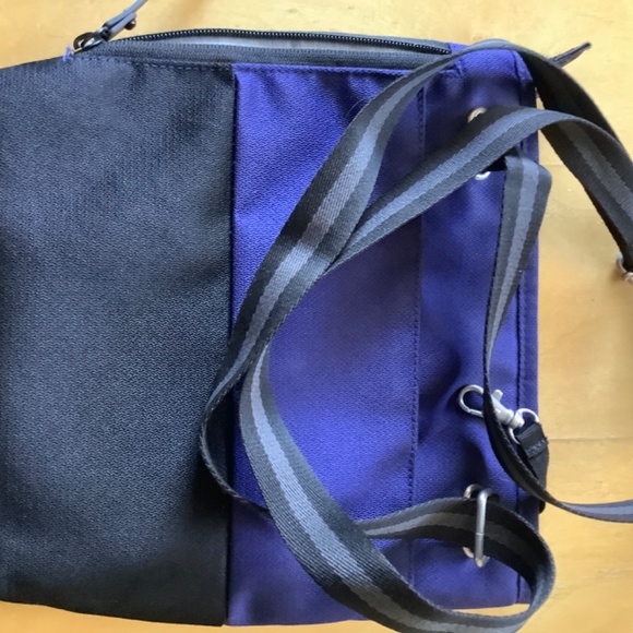 Sherpani Cross Body Bag/Sadie - Picture 2 of 7